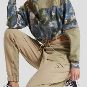 2pc Gymshark Ventura Top & Joggers Size Xs NWT  Reg $100